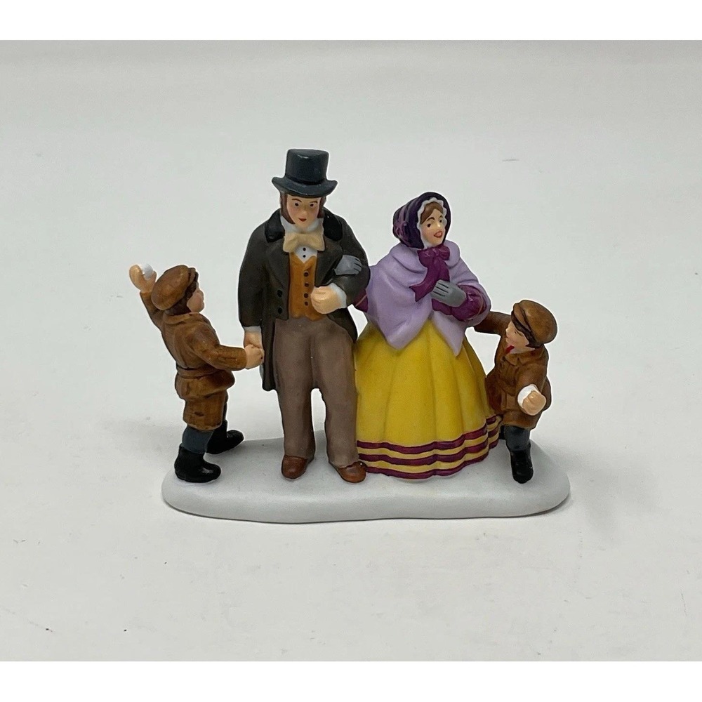Dept 56 Dickens Village Series Strolling Down Howard Street Christmas 56.58409